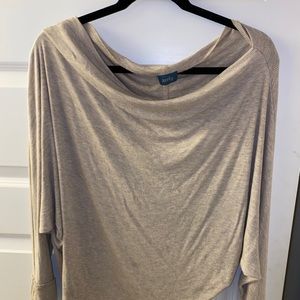 Cute thin shirt! Warm like a sweater!